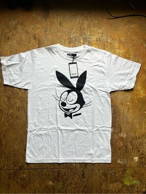 Haven Graphic Tee with Black Cartoon Logo Kostas sarametis